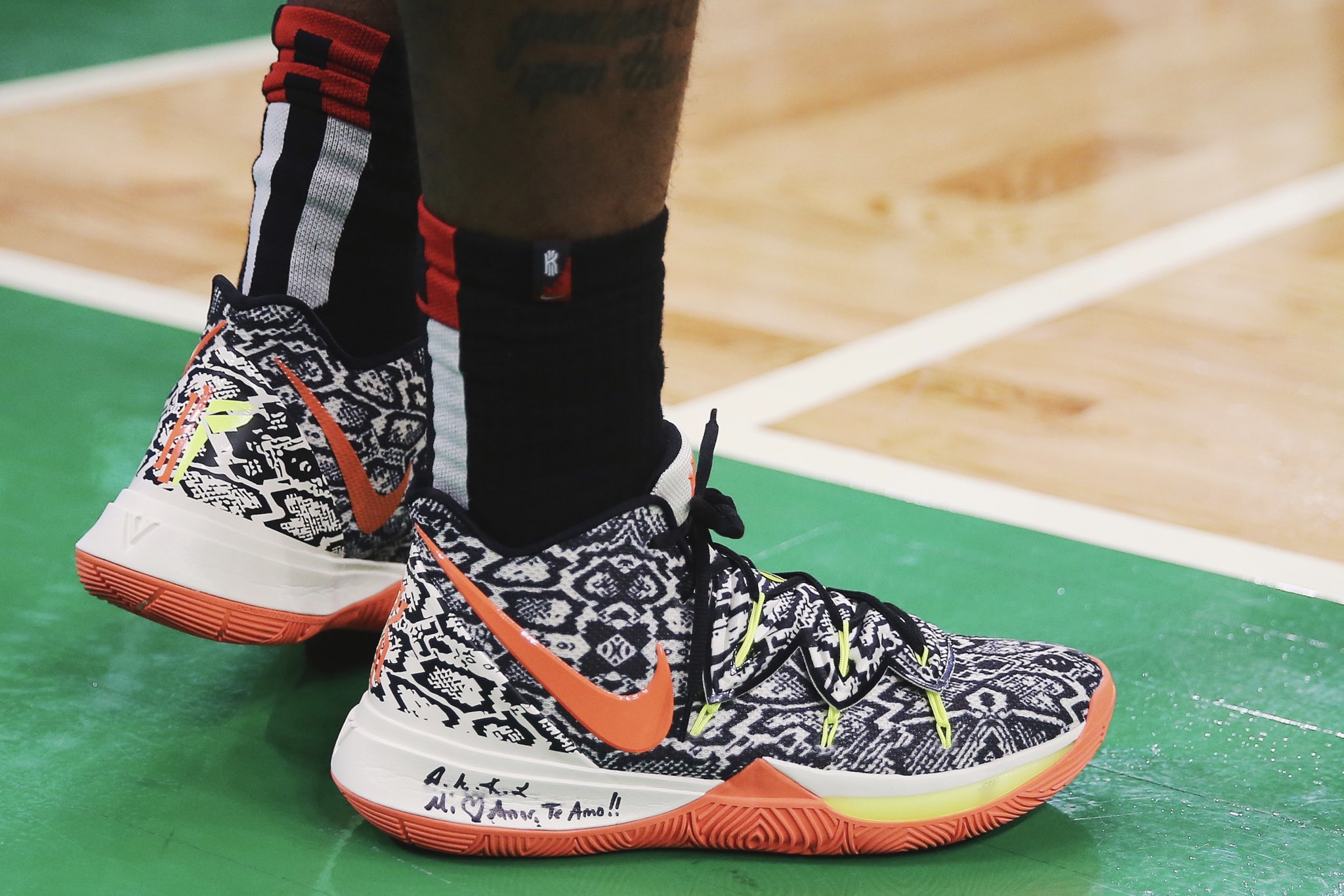 两人在同样 两人在同样